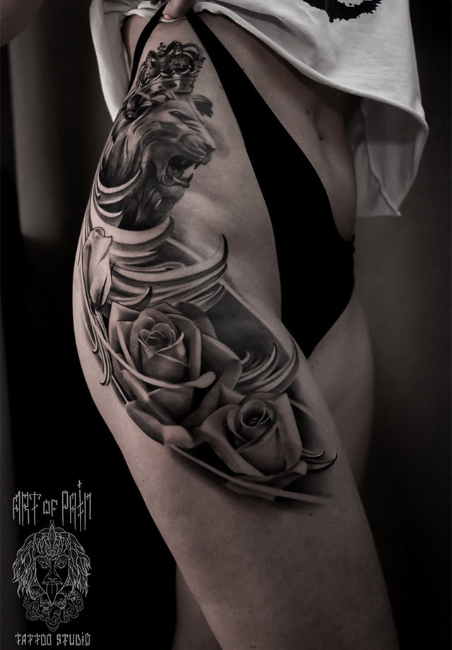 Татуировка женская black&grey на бедре лев – Мастер тату: Александр Pusstattoo