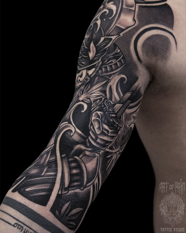 Татуировка мужская япония на плече самурай, вид внутренней части плеча – Мастер тату: 