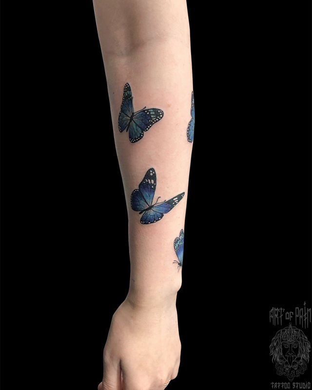 Татуировка женская графика на предплечье бабочки – Мастер тату: Анастасия Родина
