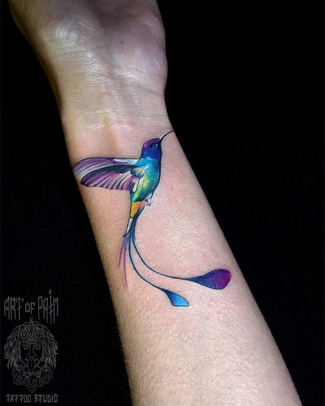 Татуировка женская реализм на запястье колибри – Мастер тату: 