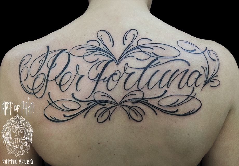 Татуировка женская каллиграфия на спине надпись – Мастер тату: 