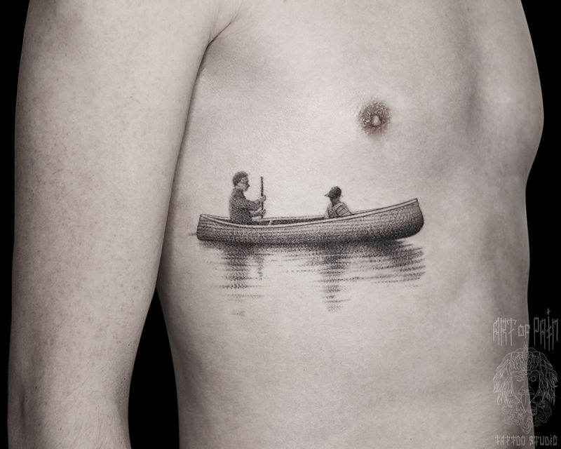 Татуировка мужская графика на боку лодка с людьми – Мастер тату: 