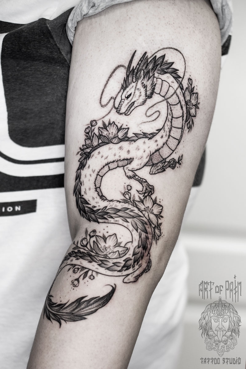 Татуировка женская графика на плече дракон Хаку – Мастер тату: 