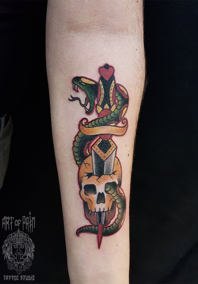 Татуировка мужская нью скул на предплечье змея – Мастер тату: 