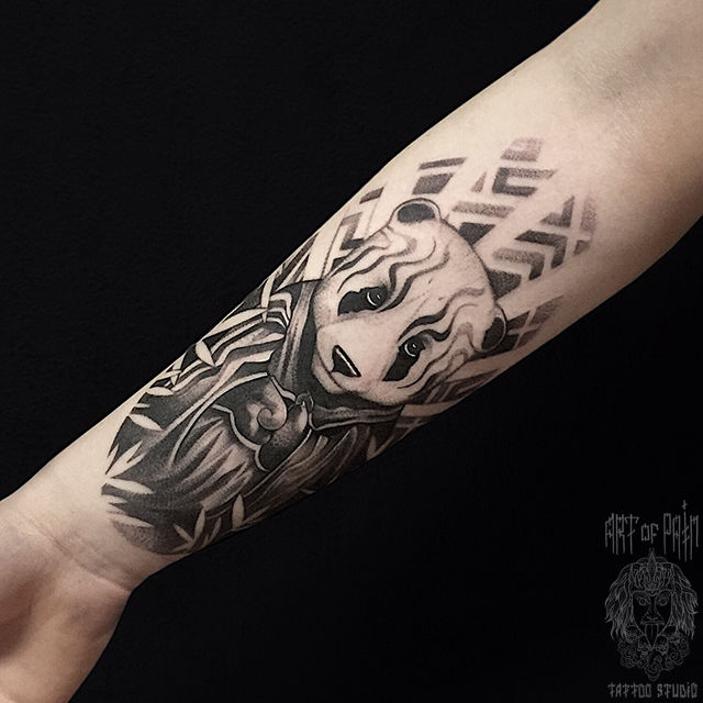 Татуировка женская графика на предплечье панда – Мастер тату: Анастасия Юсупова
