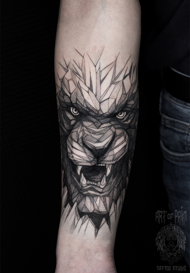 Татуировка мужская графика на предплечье морда льва – Мастер тату: 