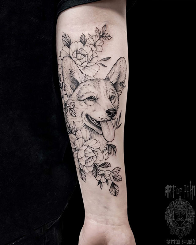Татуировка женская графика на предплечье собака и цветы – Мастер тату: Мария Котова