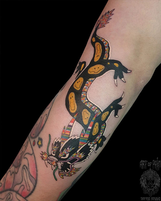 Татуировка женская графика на руке дракон – Мастер тату: Анастасия Nevra