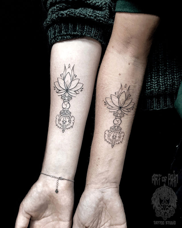 Татуировка женская графика на предплечье орнамент лотос – Мастер тату: Мария Котова