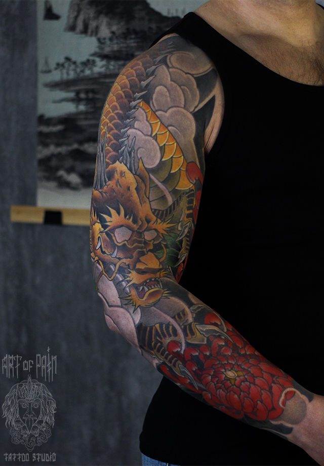 Татуировка мужская япония тату-рукав дракон и хризантема – Мастер тату: Марк Акулов