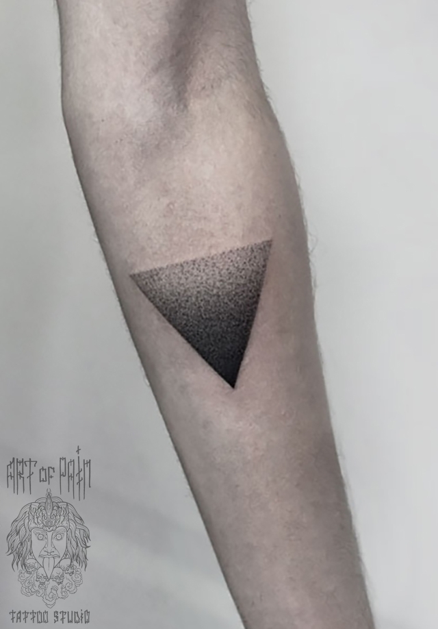 Татуировка мужская графика на предплечье треугольник – Мастер тату: 