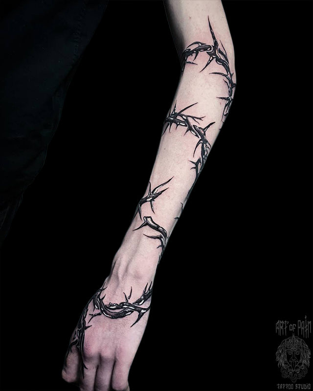 Татуировка мужская графика на руке колючка – Мастер тату: Кирилл Плотников