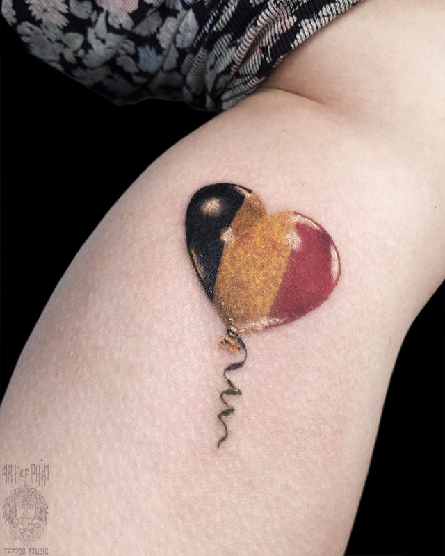 Татуировка женская графика на руке сердце флаг – Мастер тату: Кирилл Плотников