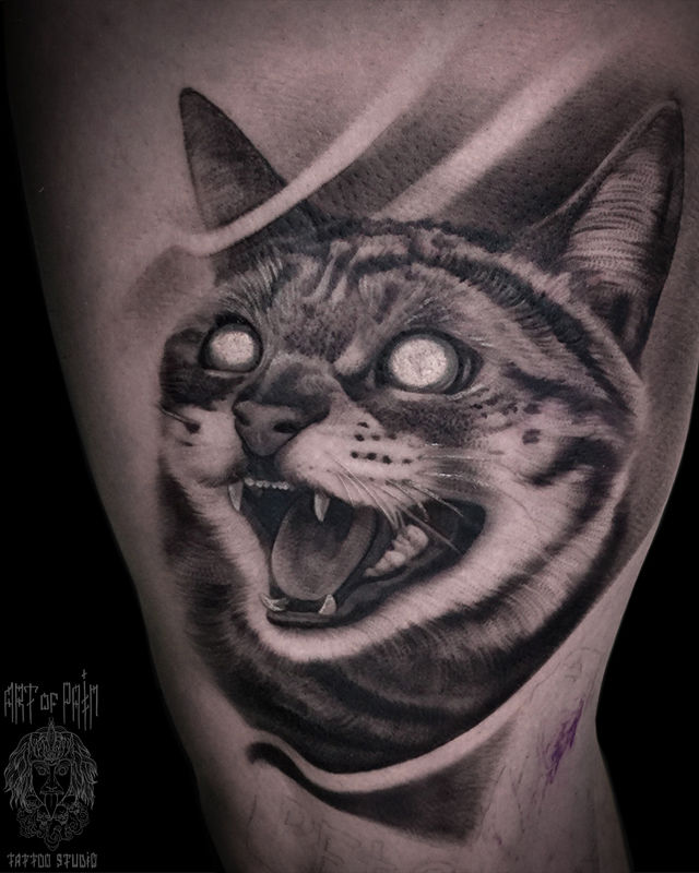 Татуировка мужская реализм на бедре кот – Мастер тату: Анастасия Юсупова