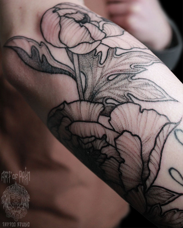 Татуировка женская графика на предплечье цветок – Мастер тату: Надежда Полякова