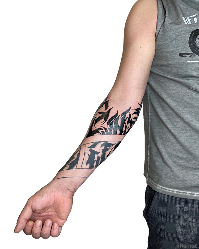 Татуировка мужская графика на предплечье узор – Мастер тату: Максим Север