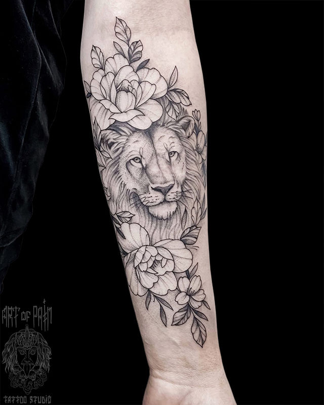 Татуировка женская графика на предплечье лев – Мастер тату: Мария Котова
