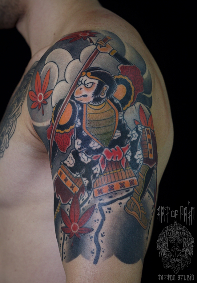 Татуировка мужская япония на плече обезьяна-самурай – Мастер тату: Марк Акулов