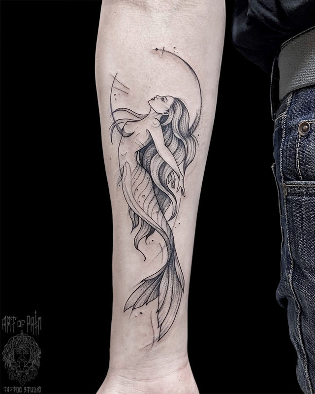 Татуировка мужская графика на предплечье русалка – Мастер тату: Мария Котова