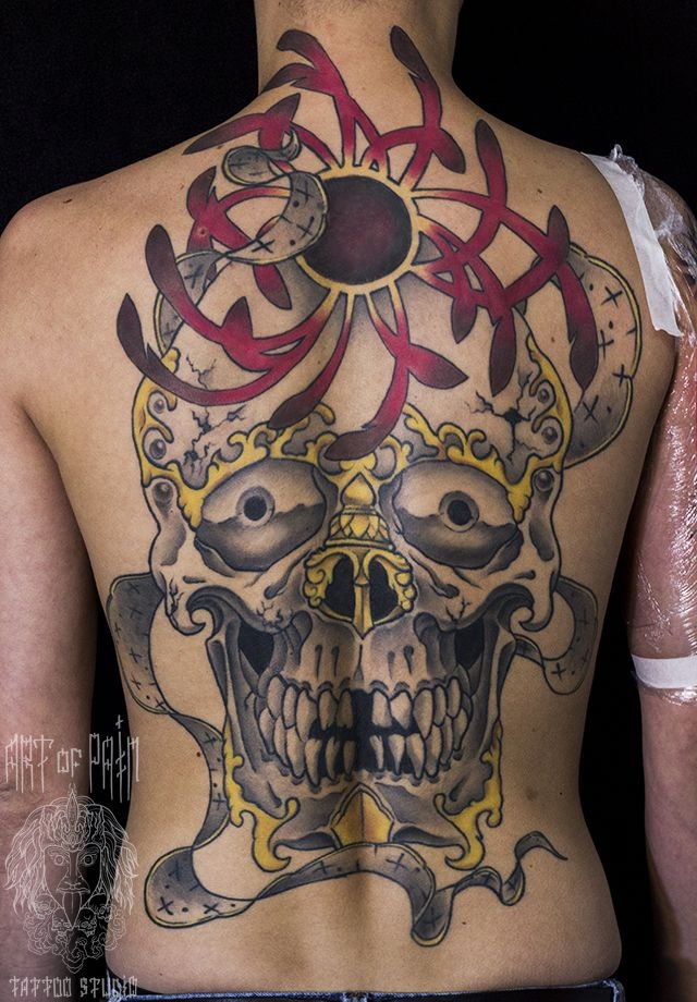 Татуировка мужская олд скул на спине череп – Мастер тату: 