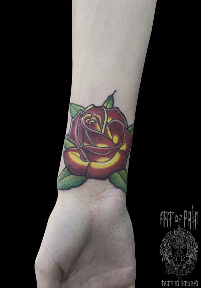 Татуировка женская олд скул на запястье роза – Мастер тату: 