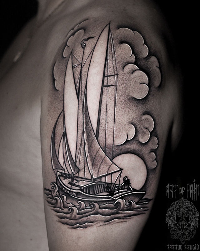 Татуировка мужская графика на плече корабль – Мастер тату: Юрий Хандрыкин