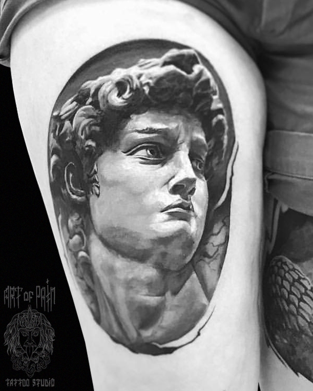 Татуировка мужская реализм на бедре статуя – Мастер тату: 