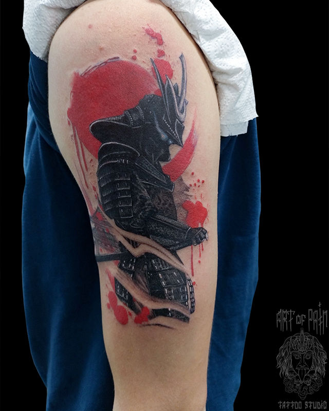 Татуировка мужская графика на плече самурай – Мастер тату: Анастасия Родина