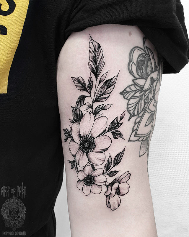 Татуировка женская графика на руке цветы – Мастер тату: 