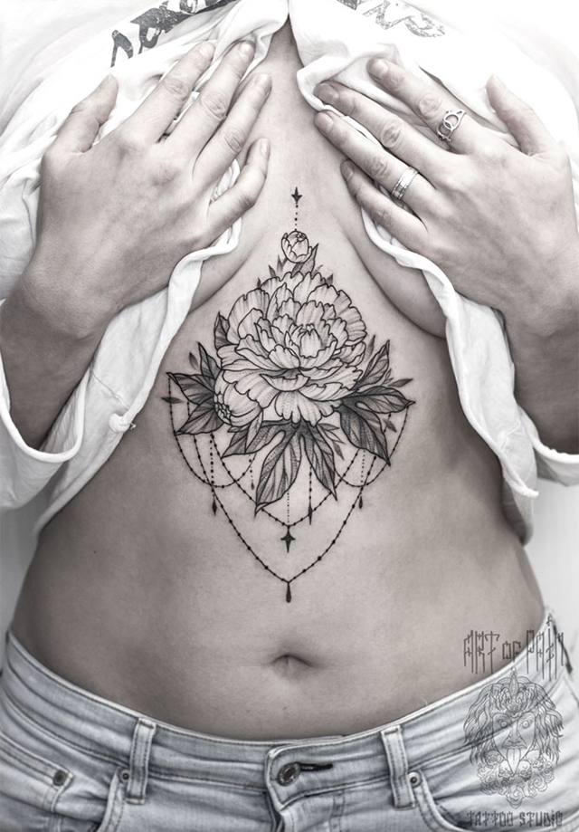 Татуировка женская графика на животе цветок и узор – Мастер тату: 