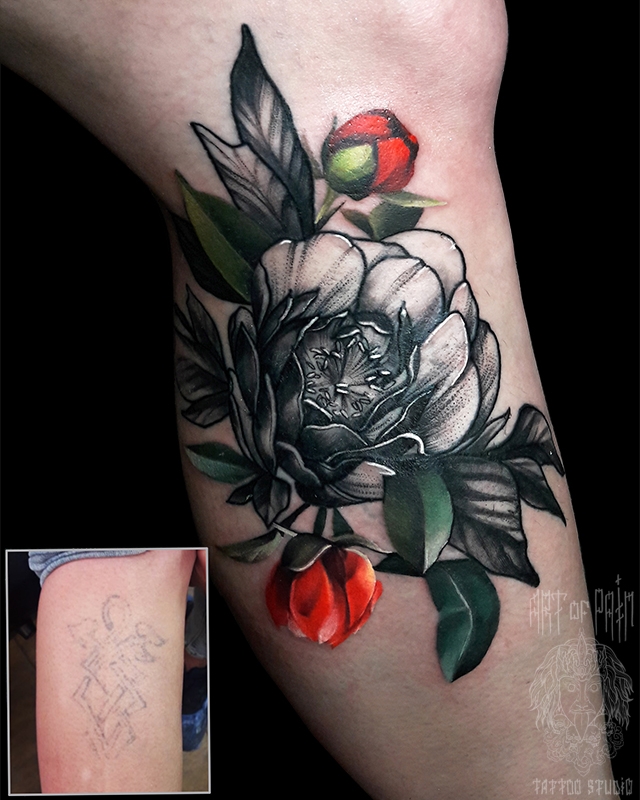 Татуировка женская реализм на голени цветы кавер – Мастер тату: 