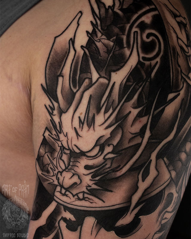 Татуировка мужская япония на плече шлем дракон – Мастер тату: 
