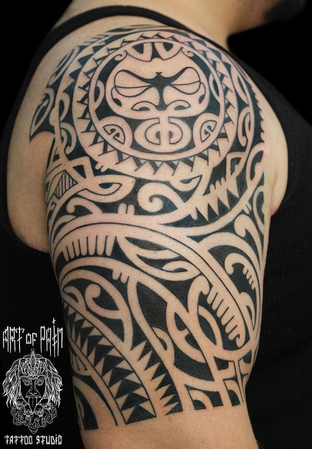 Татуировка мужская полинезия на плече узор и солнце – Мастер тату: 