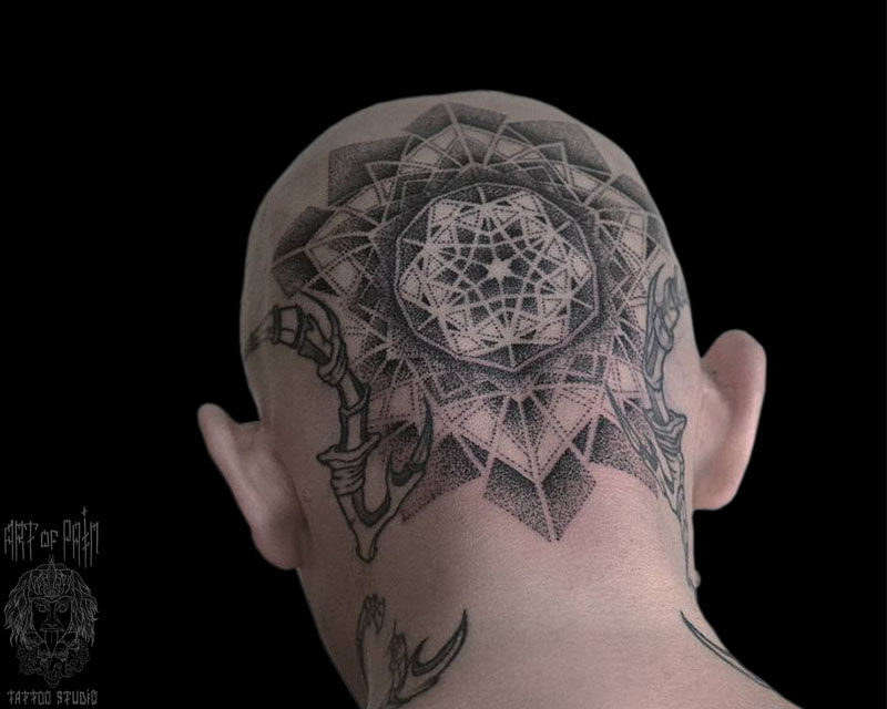Татуировка мужская графика на голове мандала – Мастер тату: Надежда Полякова