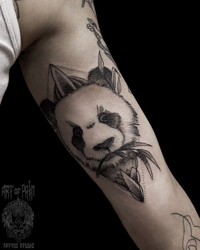 Татуировка женская графика на руке панда – Мастер тату: Юрий Хандрыкин