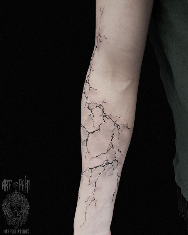 Татуировка мужская реализм на руке трещины – Мастер тату: 