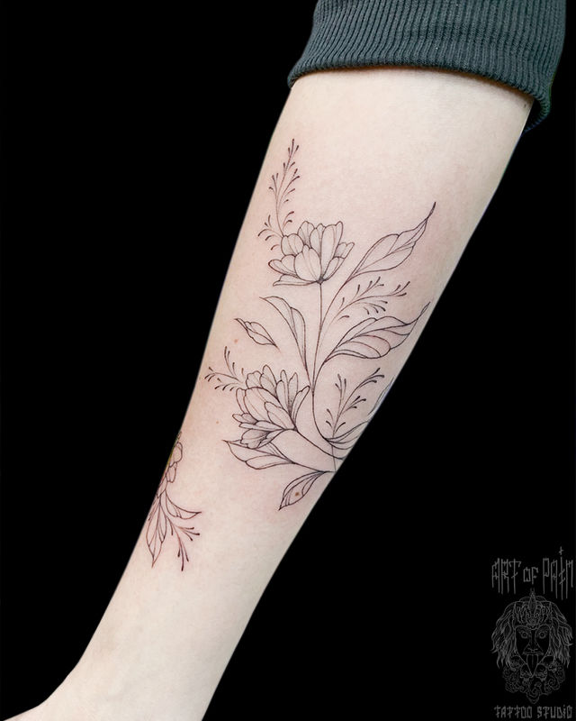 Татуировка женская графика на предплечье цветы – Мастер тату: Мария Челнокова