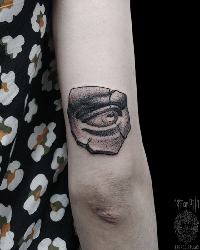 Татуировка женская графика на руке глаз – Мастер тату: Николай Орф