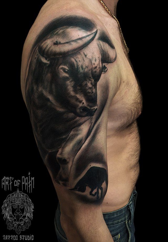 Татуировка мужская реализм на плече бык – Мастер тату: Слава Tech Lunatic