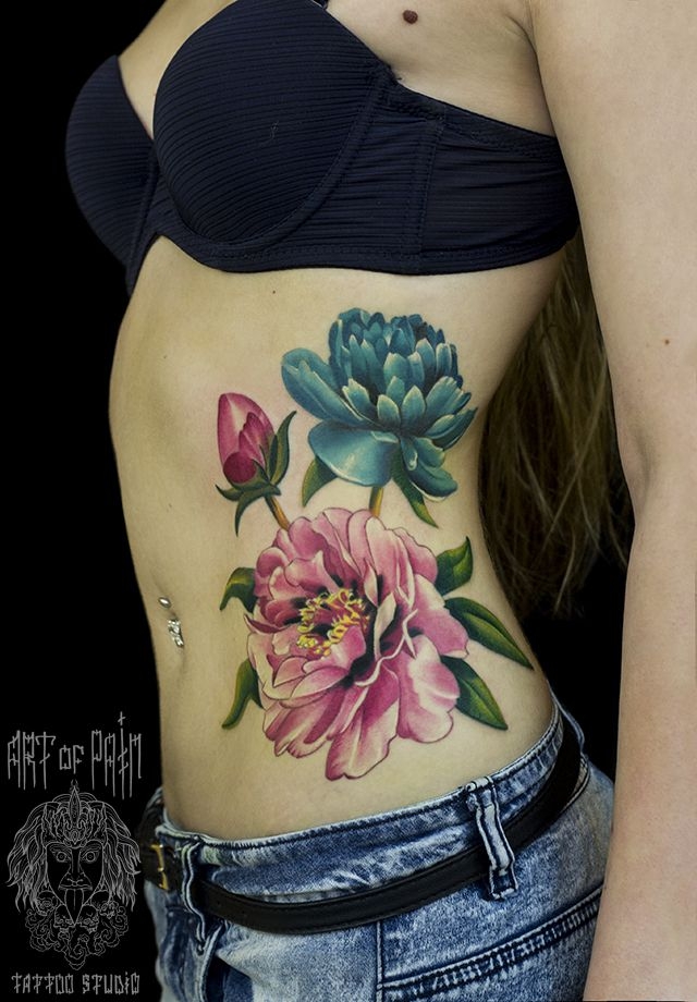 Татуировка женская реализм на ребрах цветы – Мастер тату: 
