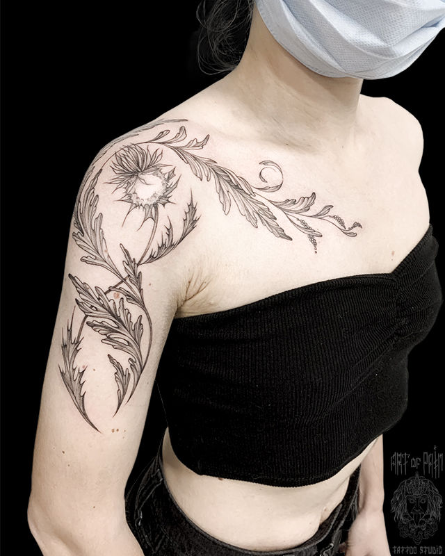 Татуировка женская графика на плече чертополох – Мастер тату: Мария Челнокова