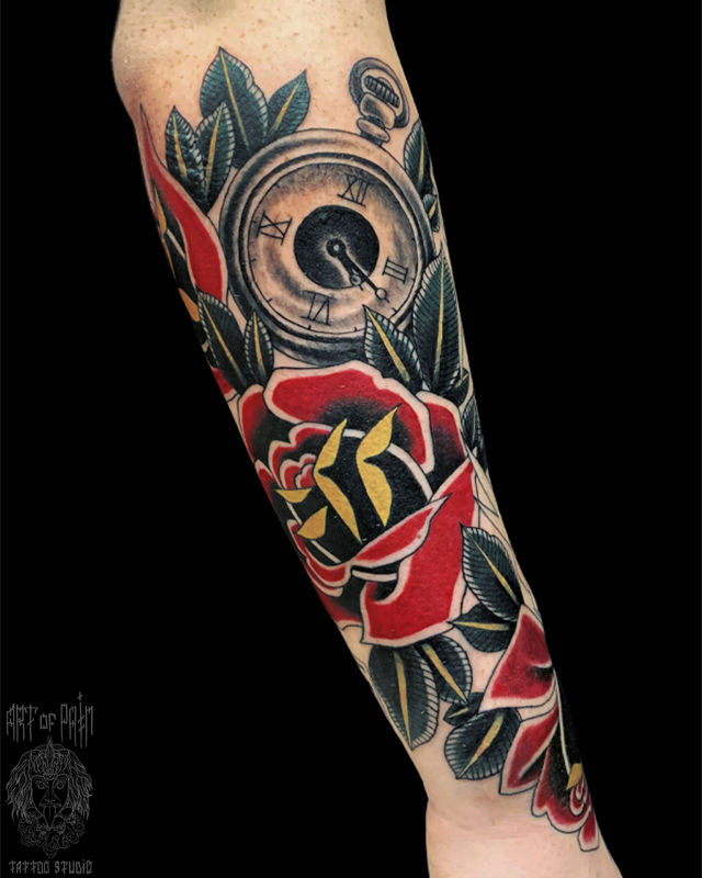 Татуировка мужская олд скул на предплечье розы и часы – Мастер тату: 