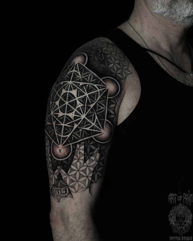 Татуировка мужская орнаментал на плече узор – Мастер тату: Надежда Полякова