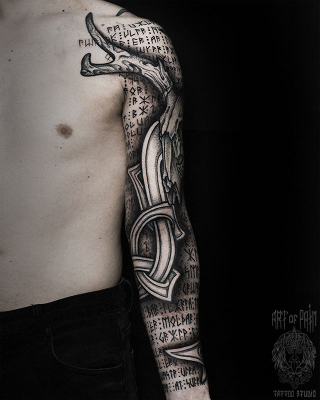 Татуировка мужская графика тату-рукав руны и узор – Мастер тату: Юрий Хандрыкин