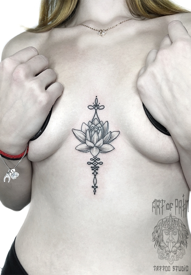Татуировка женская графика на груди лотос и узор – Мастер тату: Максим Север