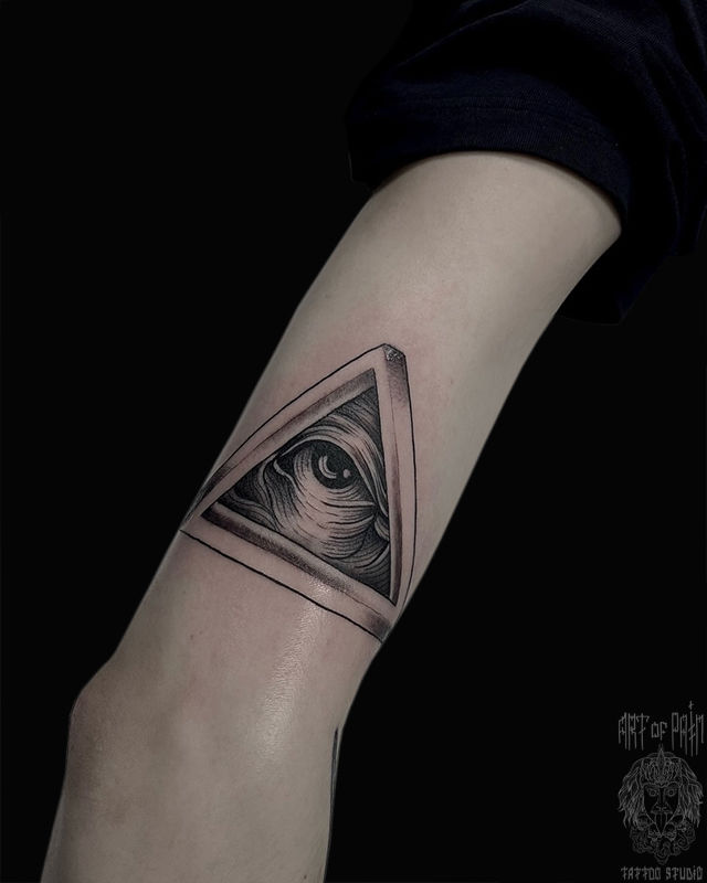 Татуировка женская графика на руке Масонский глаз – Мастер тату: 