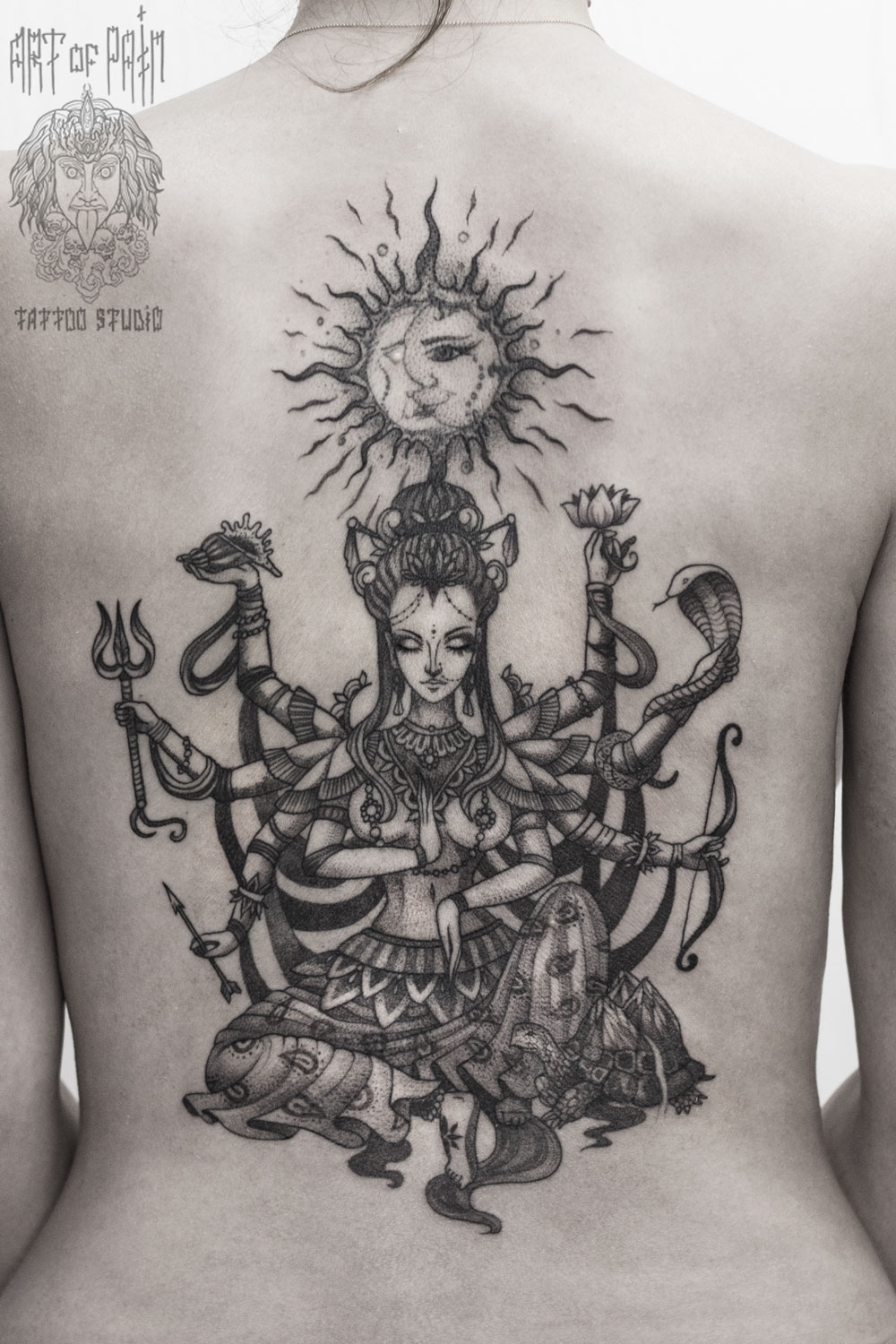 Татуировка женская графика на спине богиня – Мастер тату: 