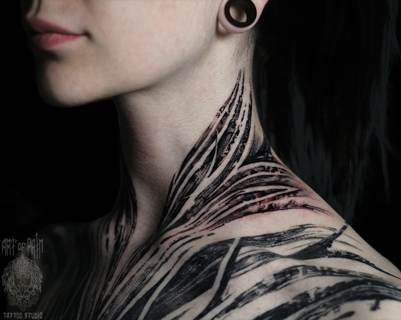 Татуировка женская графика на груди абстрактный узор – Мастер тату: Надежда Полякова