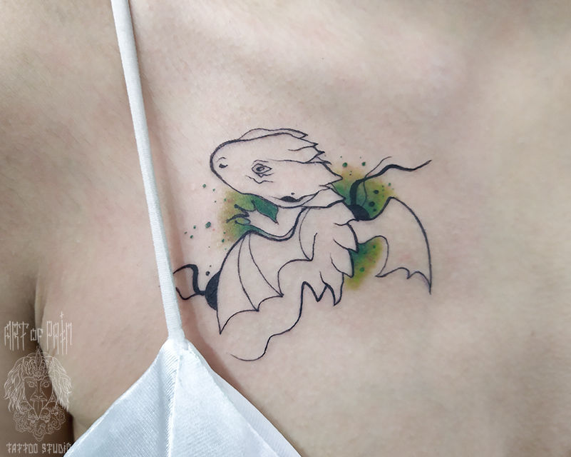 Татуировка женская графика на груди дракончик – Мастер тату: 