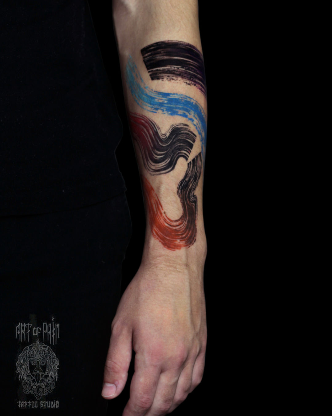 Татуировка мужская графика на руке абстракция – Мастер тату: Надежда Полякова